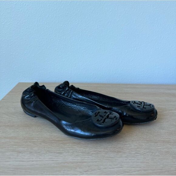 Tory Burch ~ Women's Black Patent Leather Reva Scrunch Ballet Flats ~ Size 6 - Picture 1 of 5